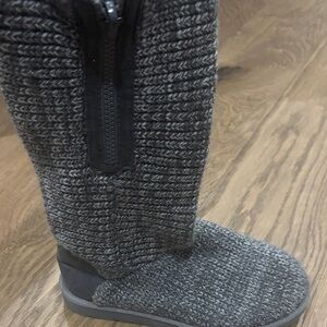 Cozy Gray Knit Zipper Boots